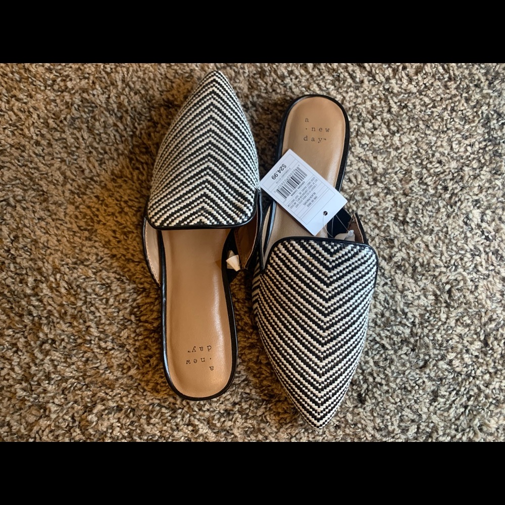 Black and white target flats